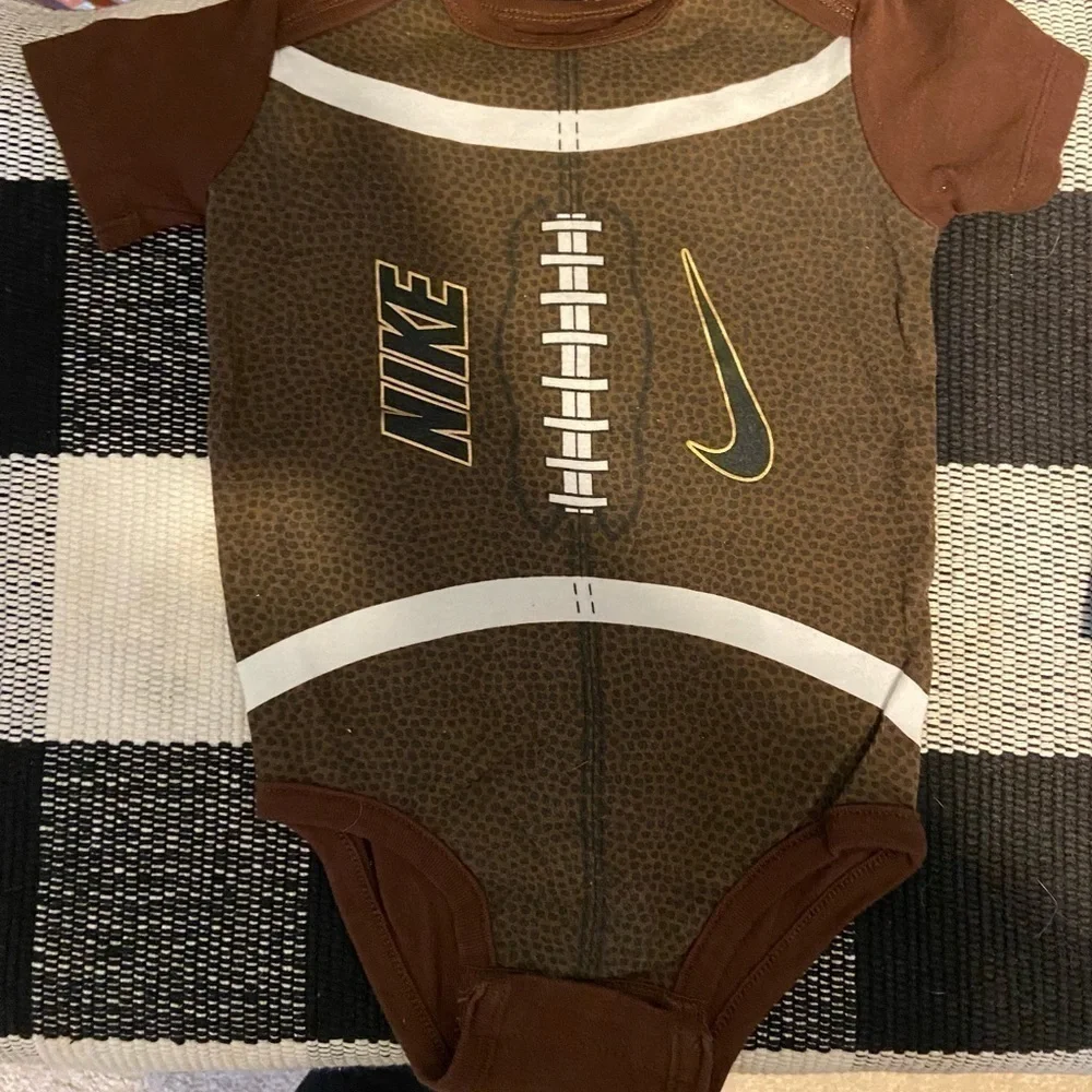 NIKE Football onesie Size 9-12 months